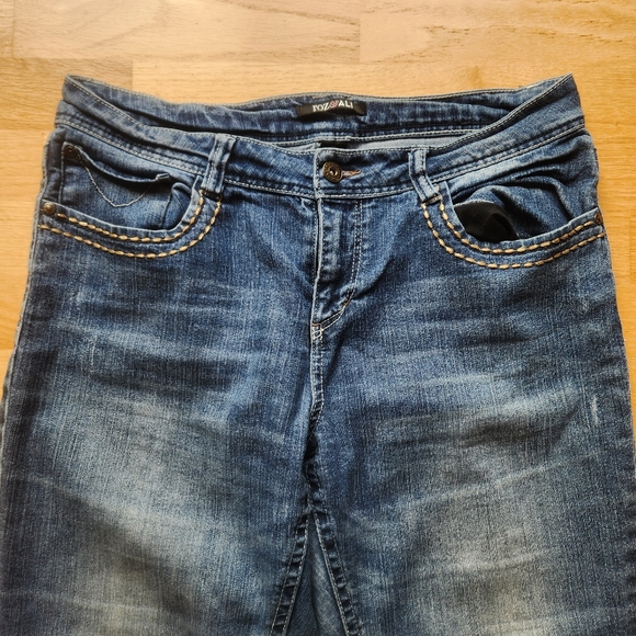 Roz & Ali Jeans - Picture 4 of 12